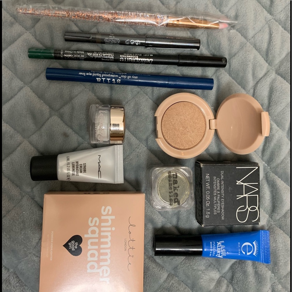 Random makeup bundle.